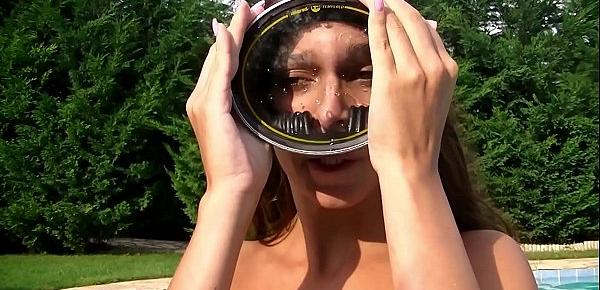  Nora Shmandora underwater dildo action